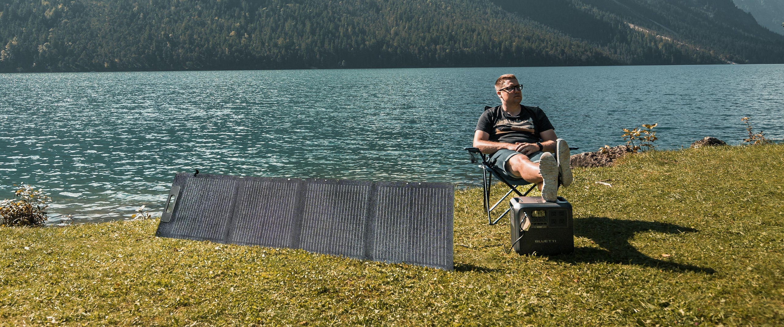BLUETTI PV120D Solar Panel 120W Outdoors